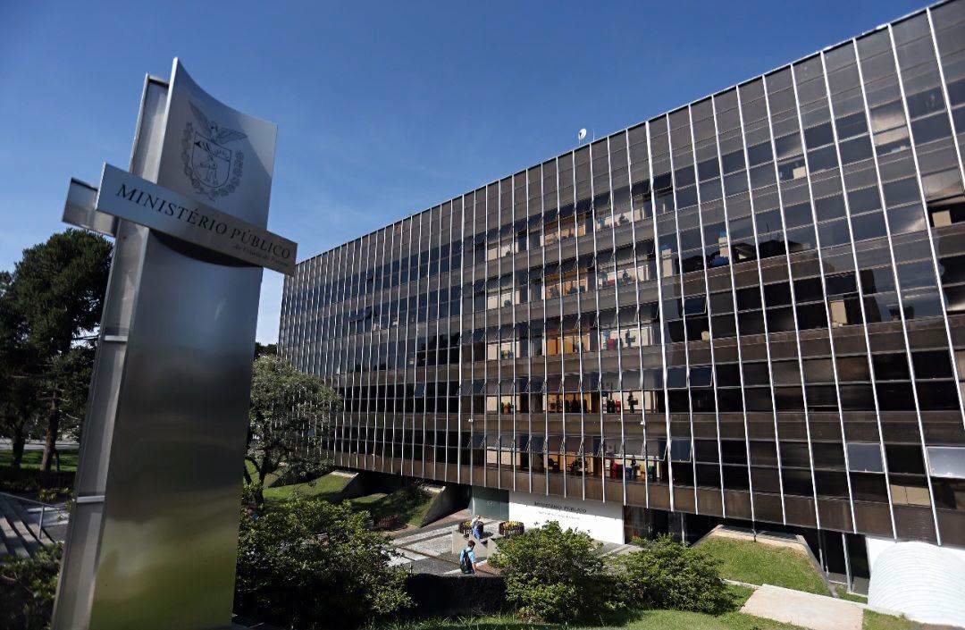 Policial Civil perde cargo e é condenado por desviar máquinas caça-níqueis para exploração de jogos ilegais em Umuarama